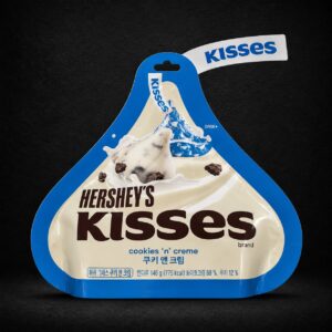 HERSHEY'S KISSES Cookies 'n' Creme White Chocolate Bag